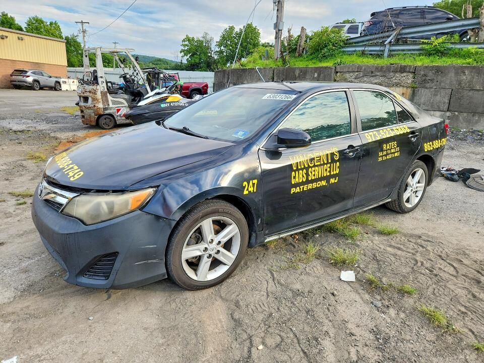 2013 TOYOTA Camry