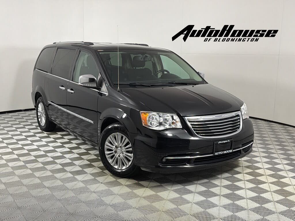 2016 CHRYSLER Town and Country