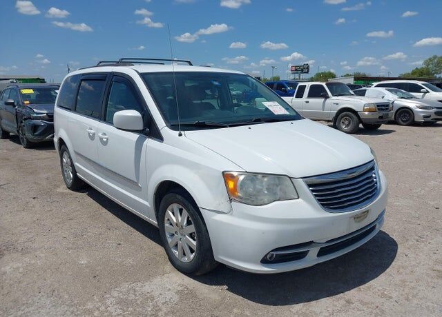 2014 CHRYSLER Town and Country
