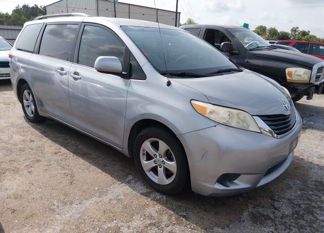 2012 TOYOTA Sienna