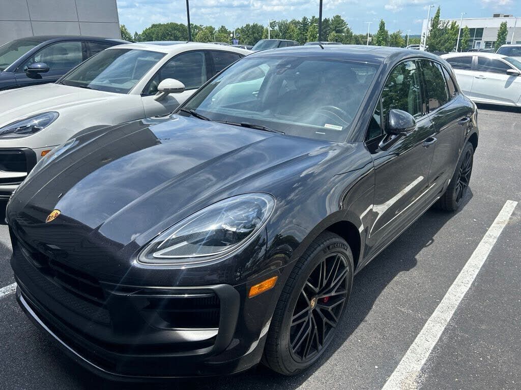 2023 PORSCHE Macan