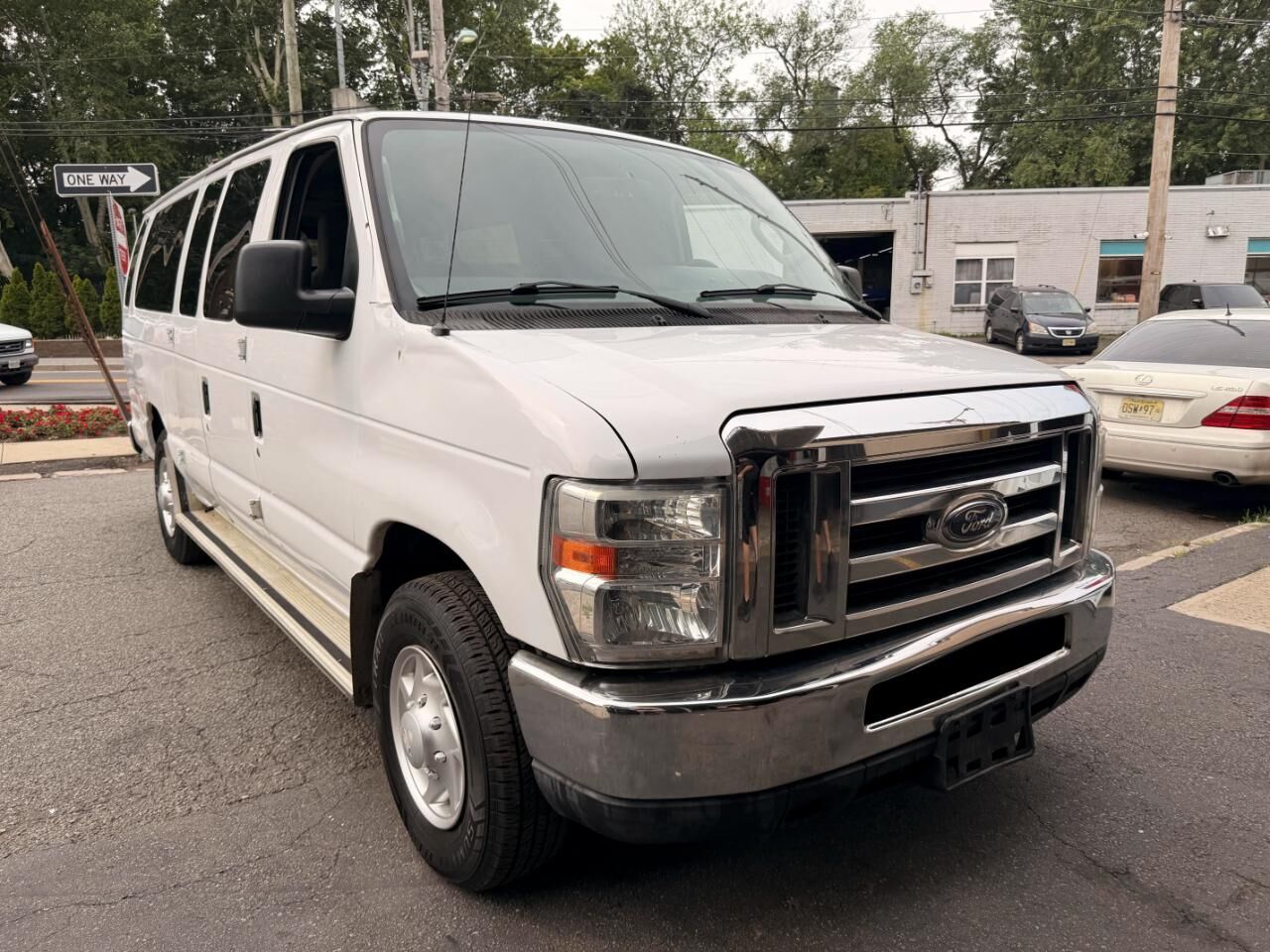 2012 FORD E-350