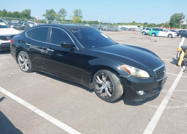 2011 INFINITI M56