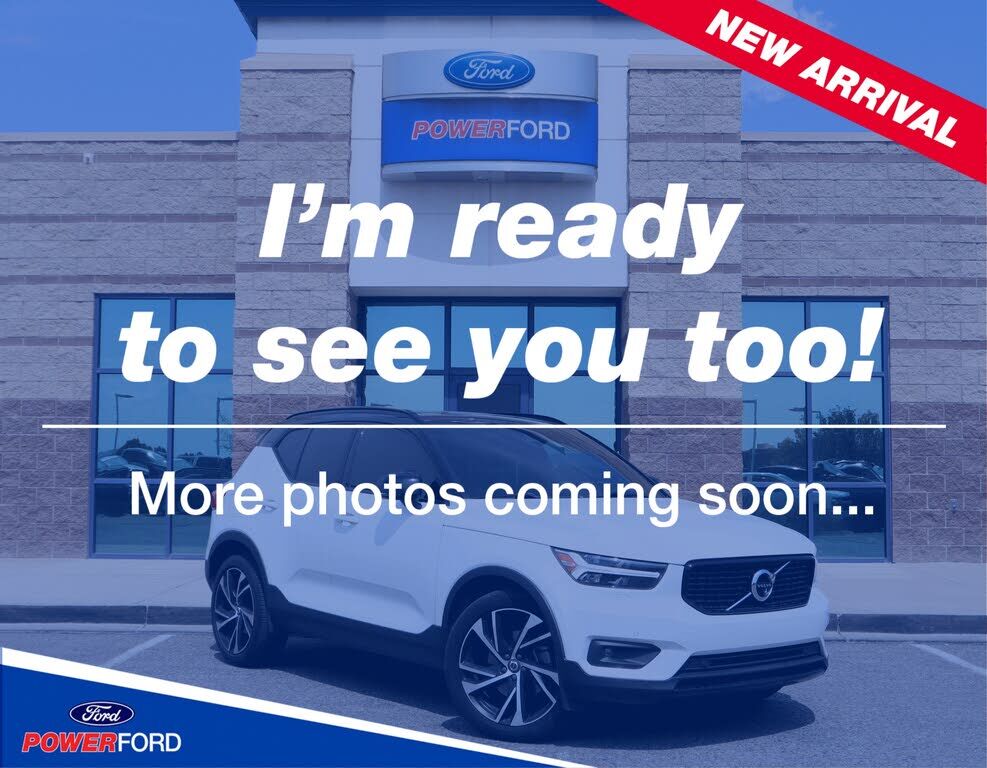 2022 VOLVO XC40