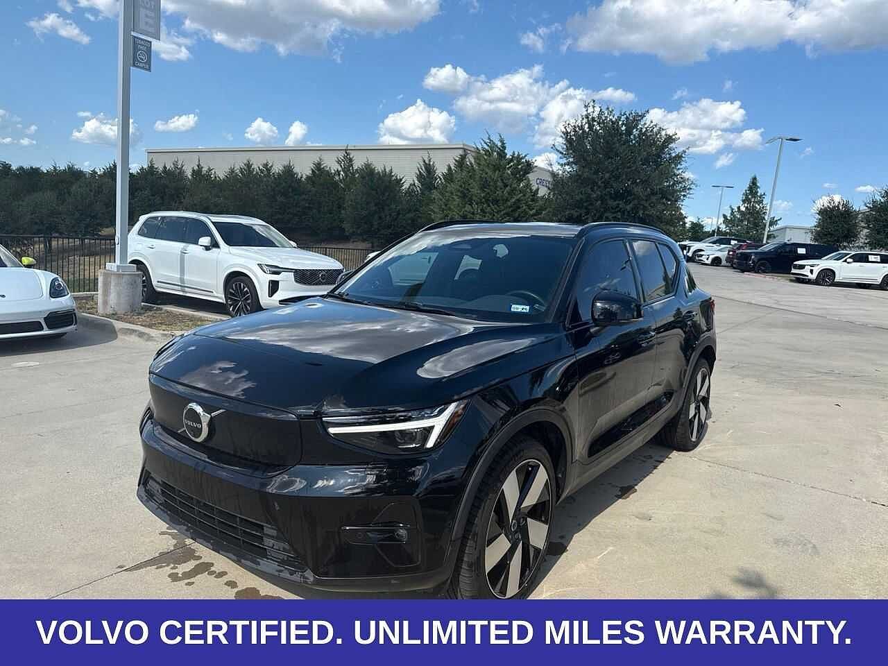 2023 VOLVO XC40