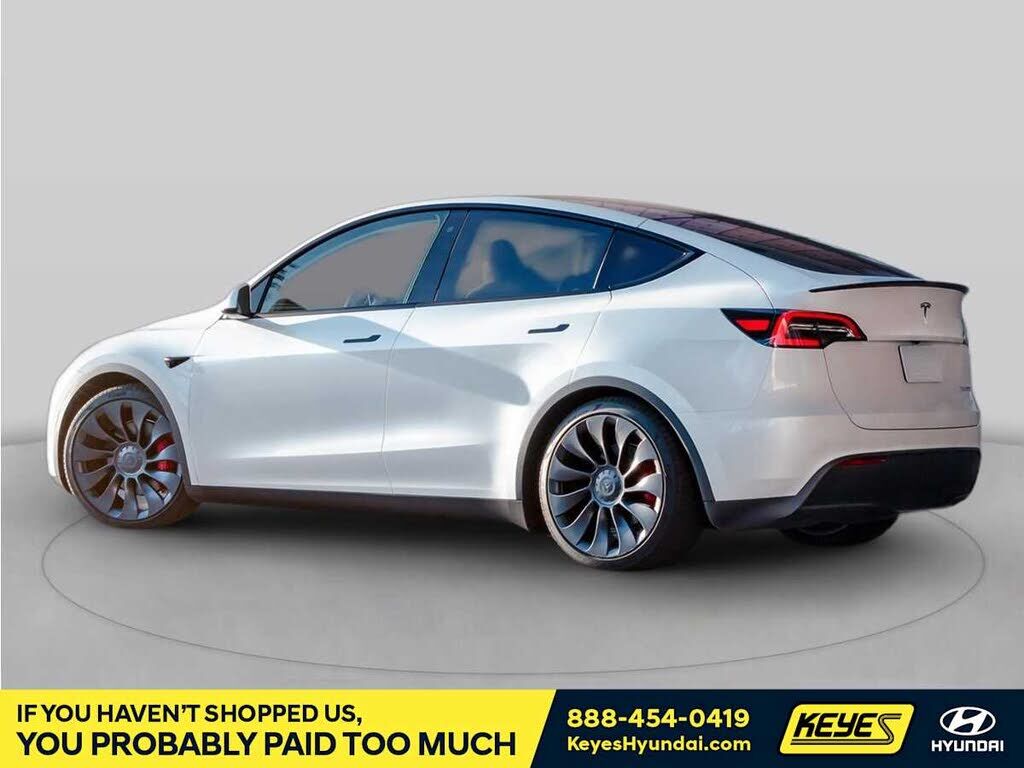 2024 TESLA Model Y