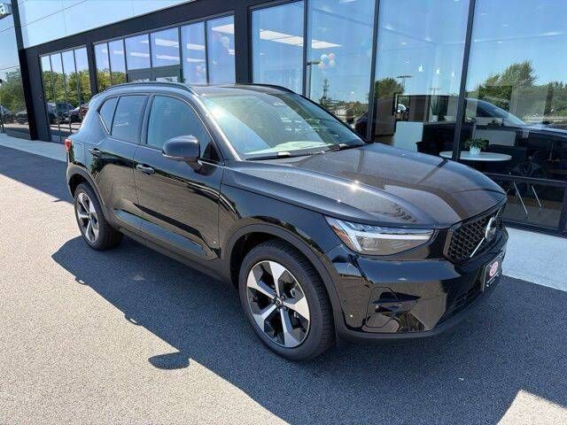 2026 VOLVO XC40