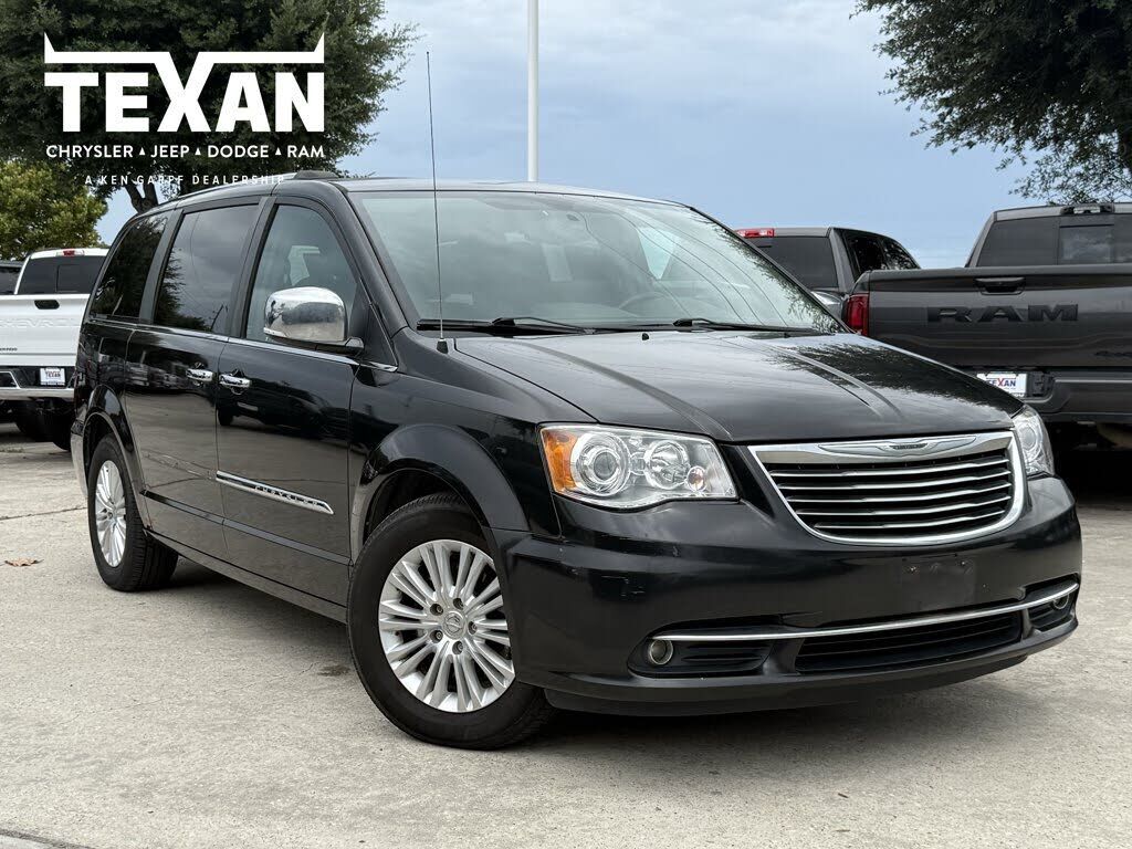 2014 CHRYSLER Town and Country