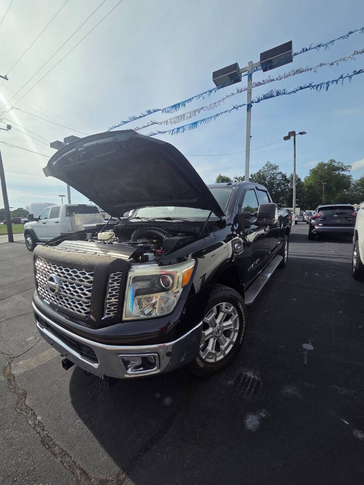 2016 NISSAN Titan