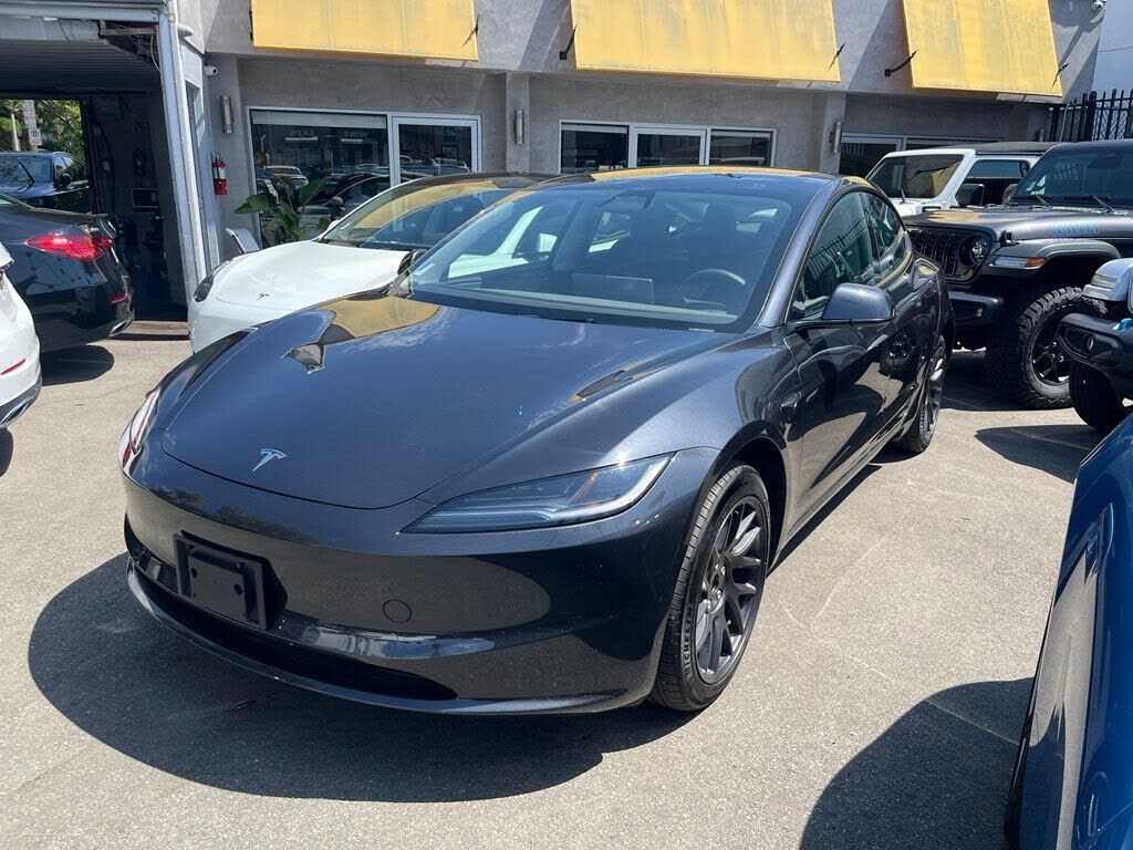 2025 TESLA Model 3