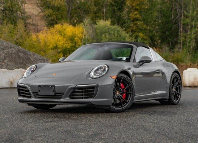 2017 PORSCHE 911