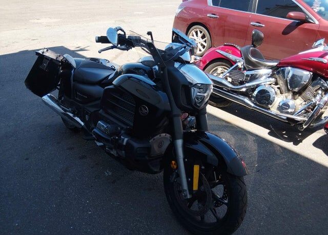 2014 HONDA GL1800