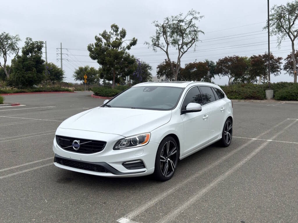 2017 VOLVO V60