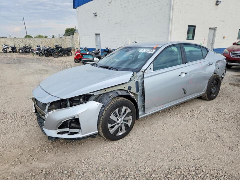 2024 NISSAN Altima
