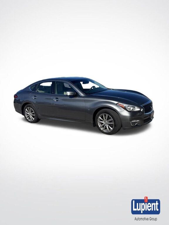 2016 INFINITI Q70