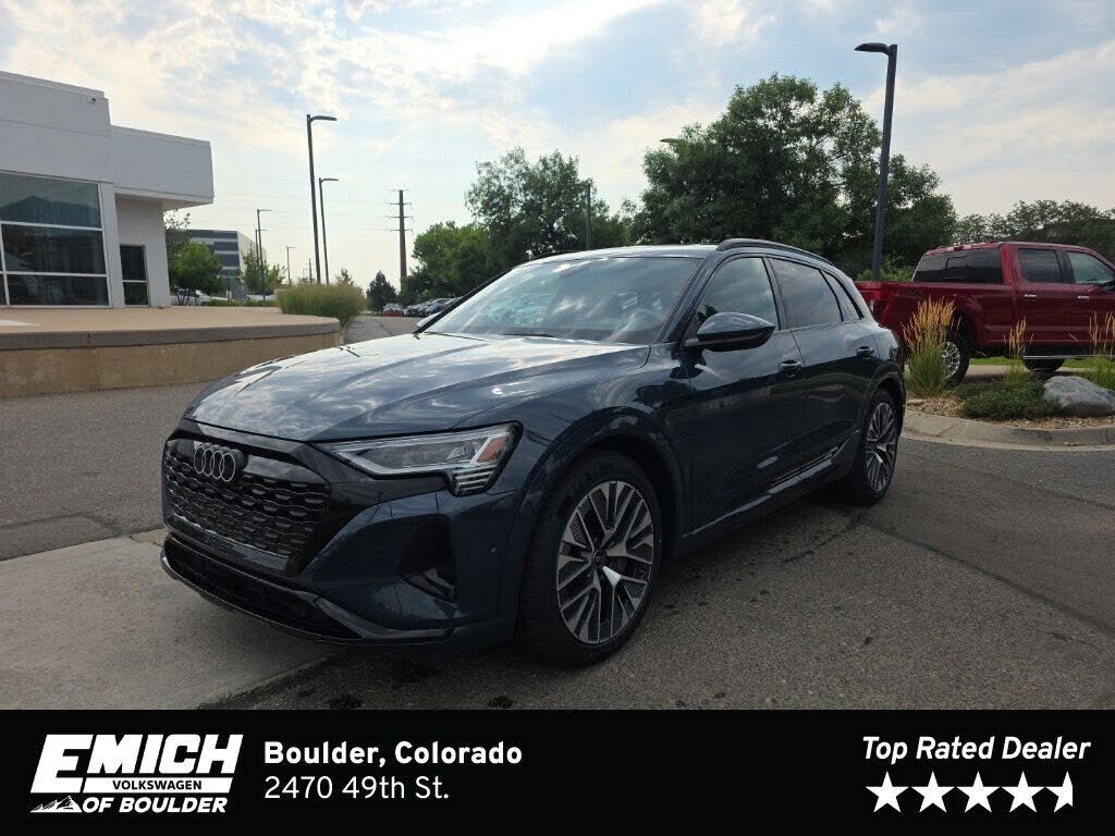 2024 AUDI Q8