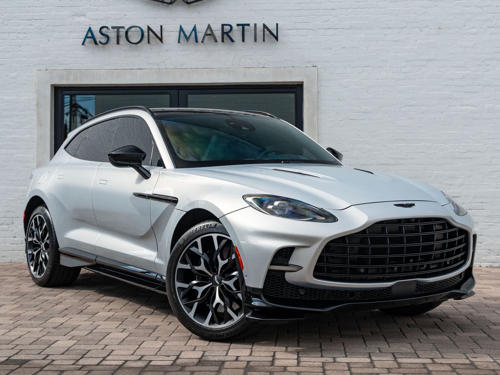 2023 ASTON MARTIN DBX