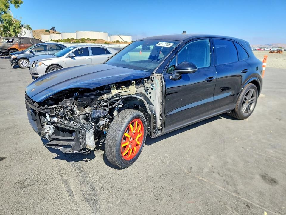 2024 PORSCHE Cayenne