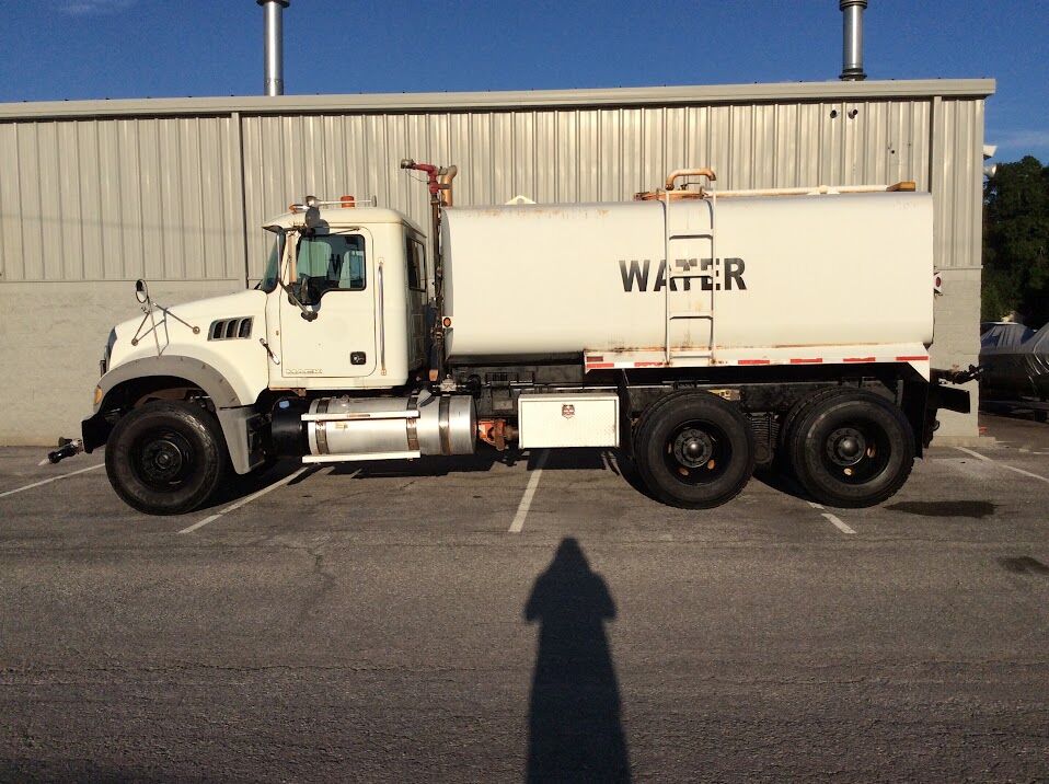 2011 MACK GU