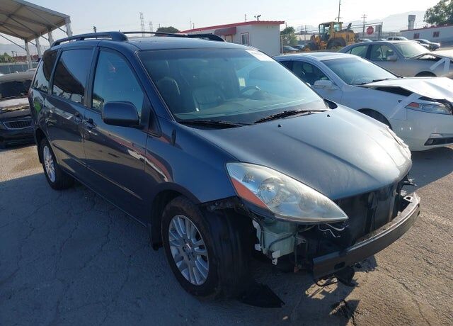 2010 TOYOTA Sienna