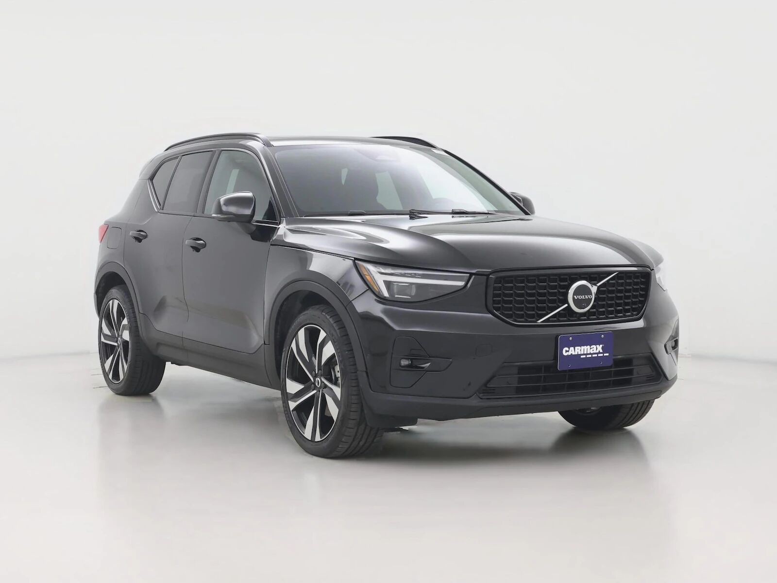 2023 VOLVO XC40