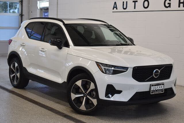 2024 VOLVO XC40