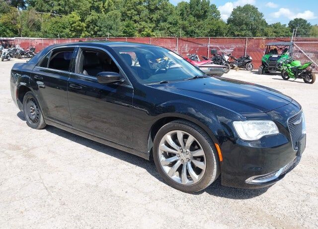 2019 CHRYSLER 300