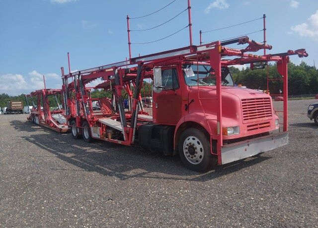 2000 INTERNATIONAL F-8100