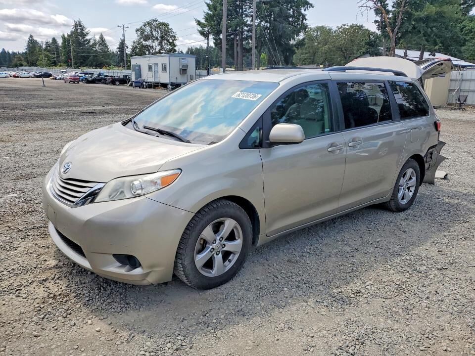 2017 TOYOTA Sienna