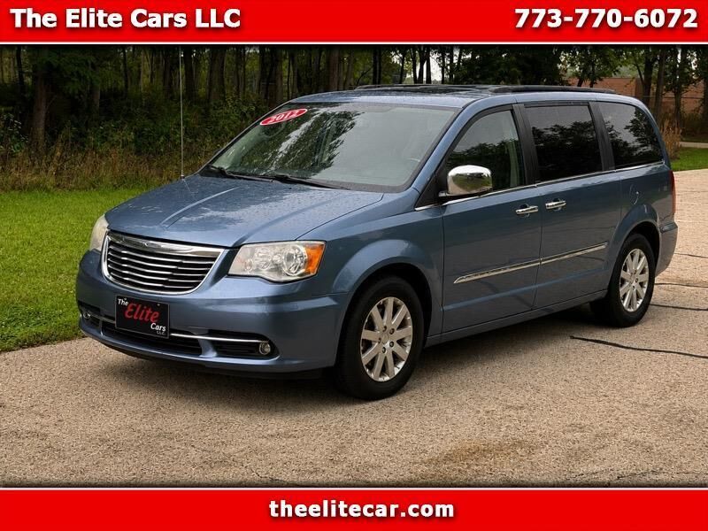 2012 CHRYSLER Town and Country