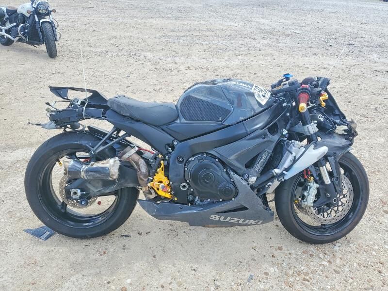 2025 SUZUKI GSX-R600