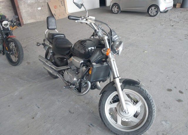 2000 HONDA VF750C2