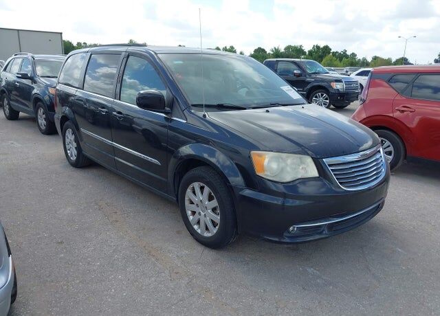 2014 CHRYSLER Town and Country