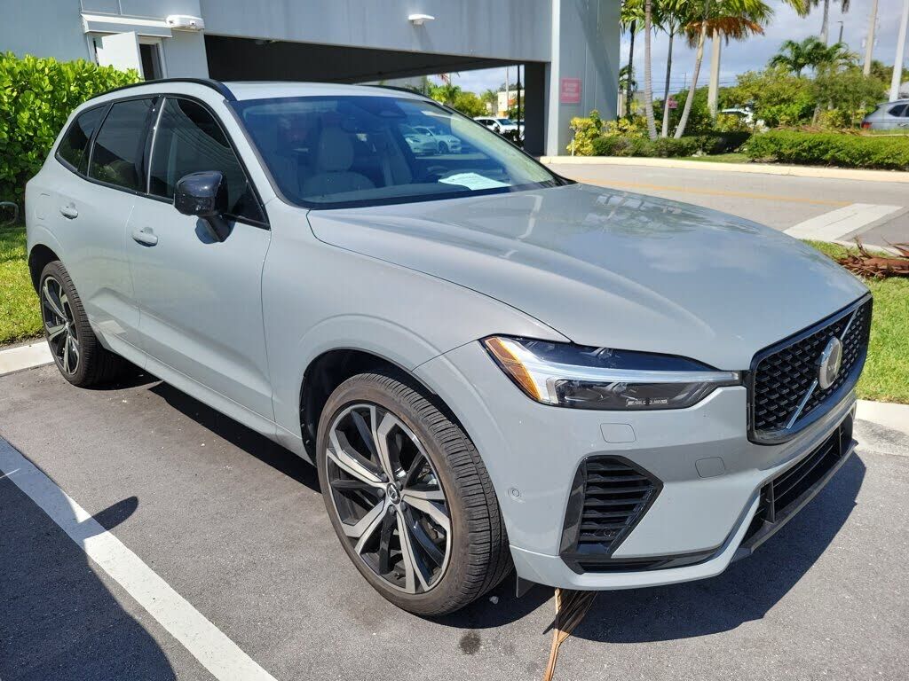 2025 VOLVO XC60
