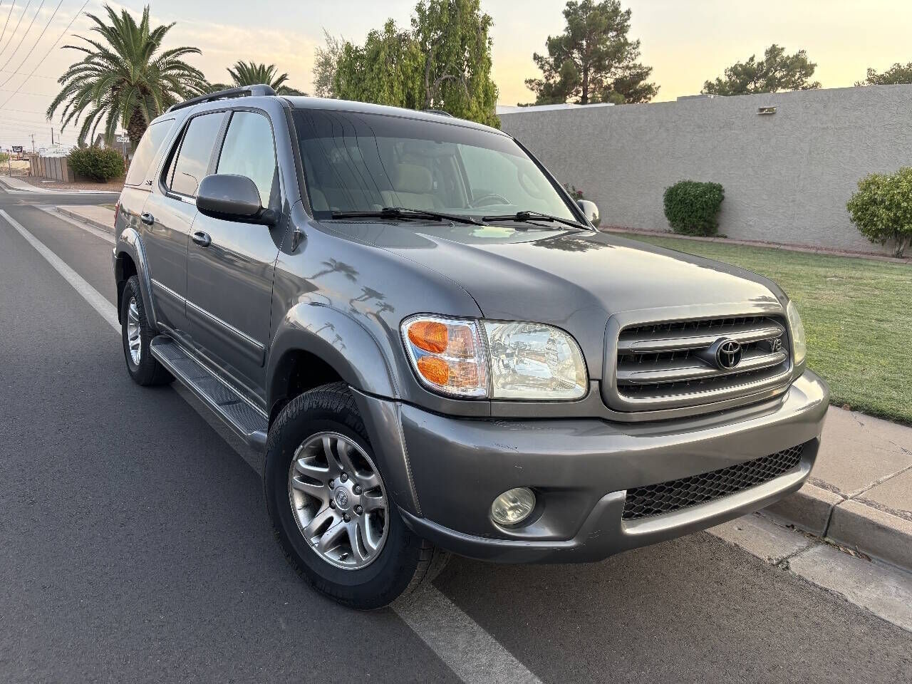 2004 TOYOTA Sequoia