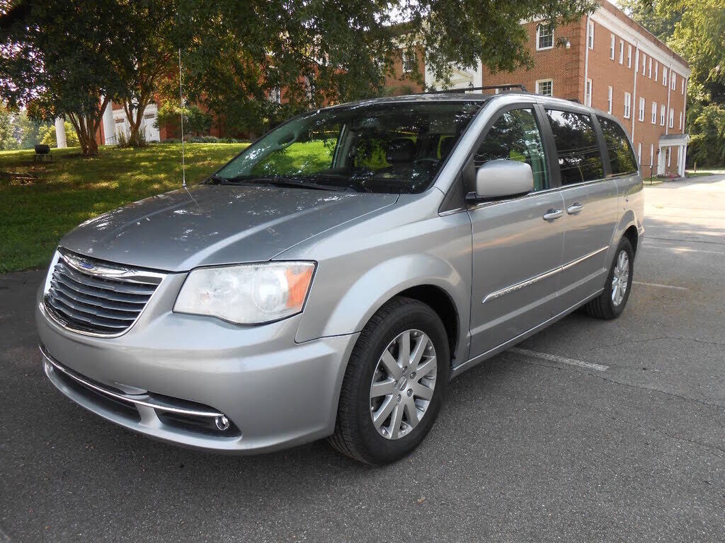 2016 CHRYSLER Town and Country