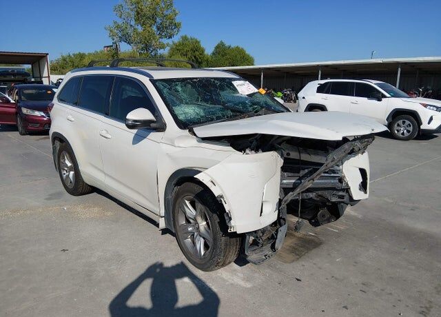 2017 TOYOTA Highlander