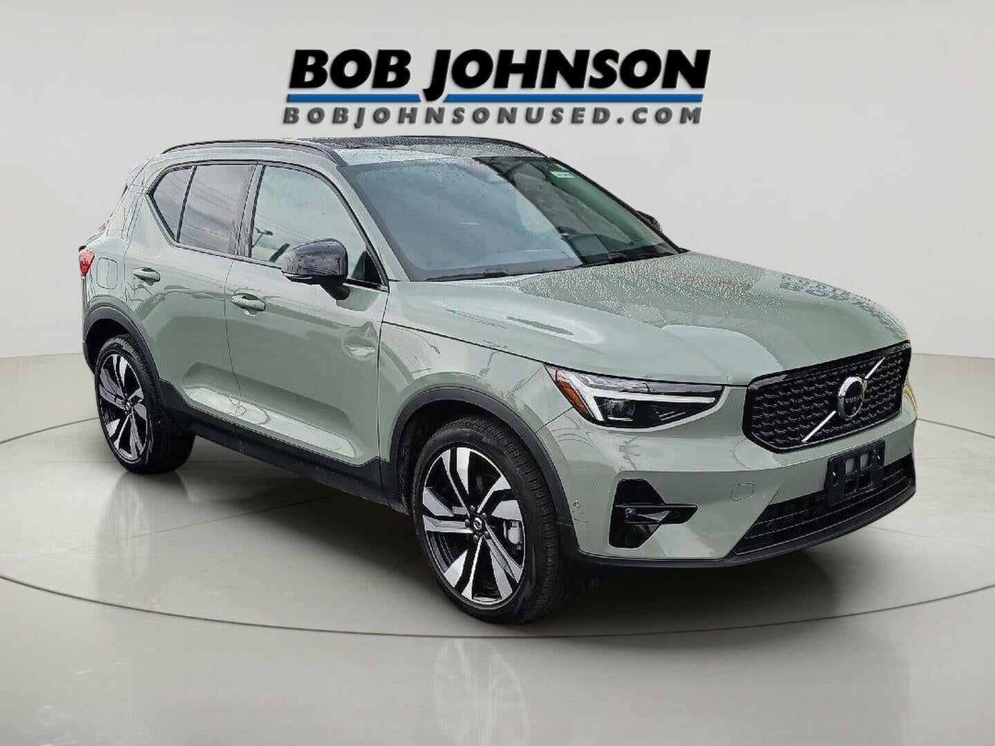 2025 VOLVO XC40