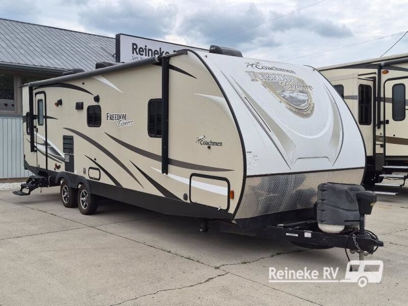2017 FOREST RIVER Freedom Express