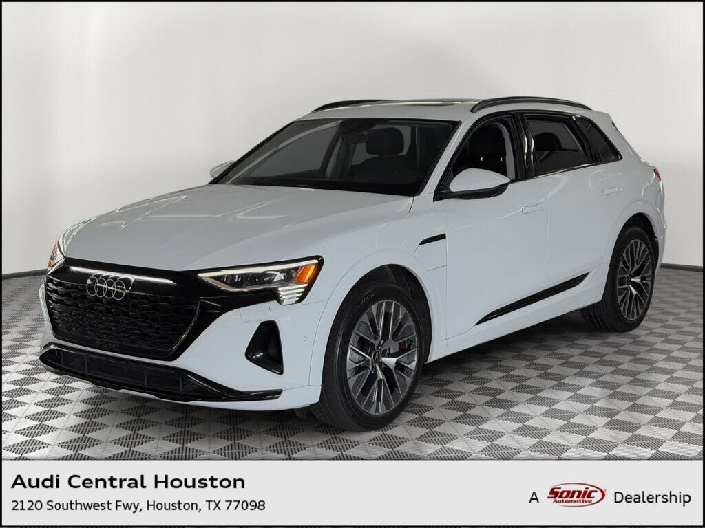 2024 AUDI Q8