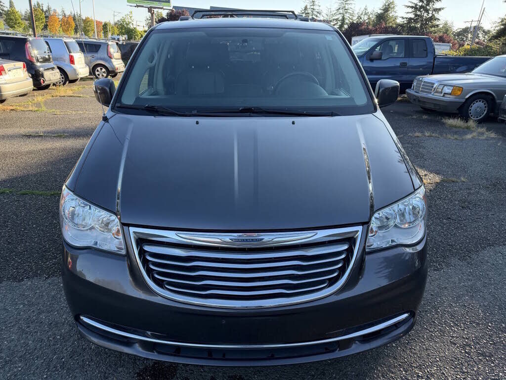2016 CHRYSLER Town and Country