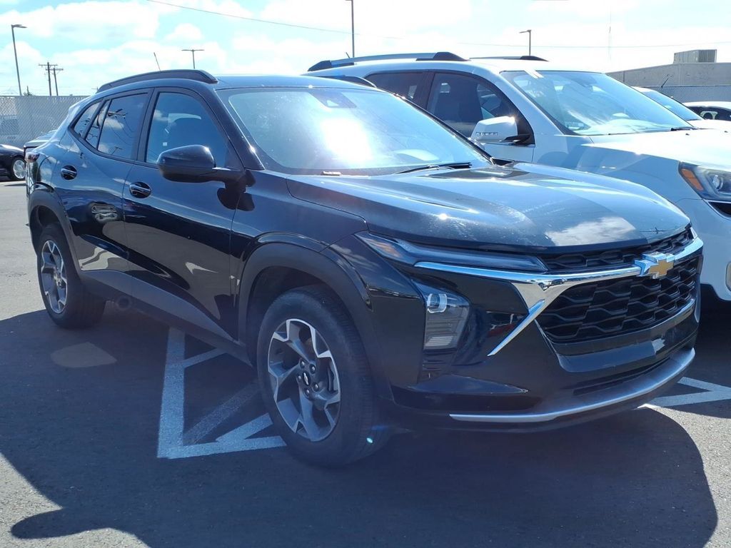 2025 CHEVROLET Trax