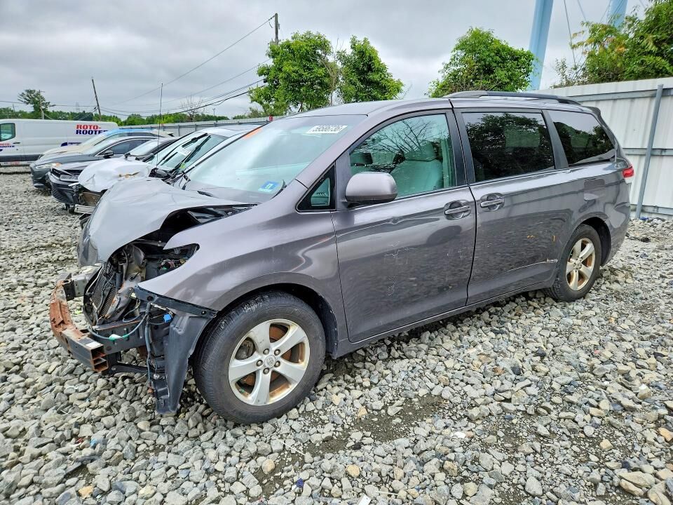 2012 TOYOTA Sienna