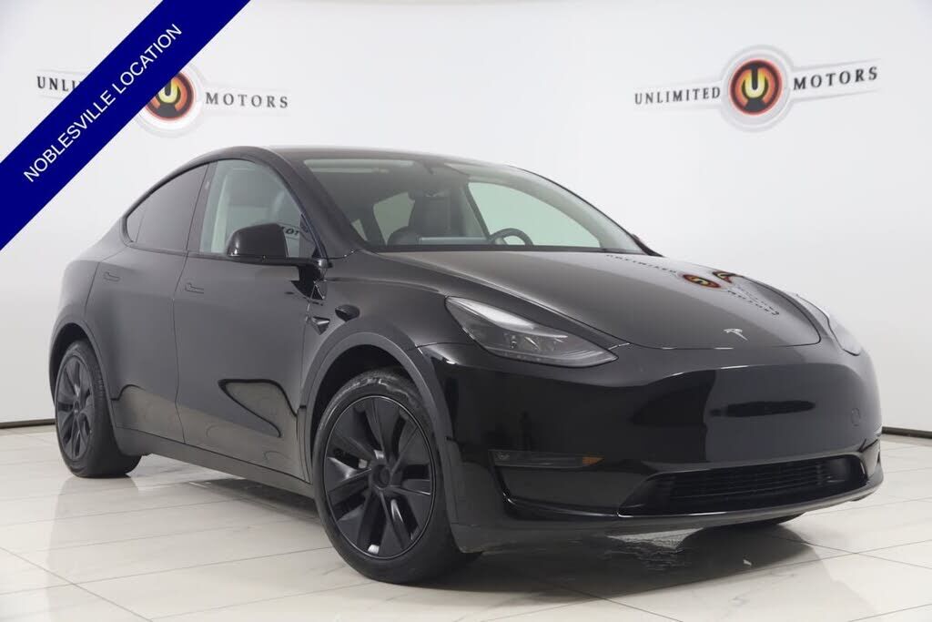 2024 TESLA Model Y