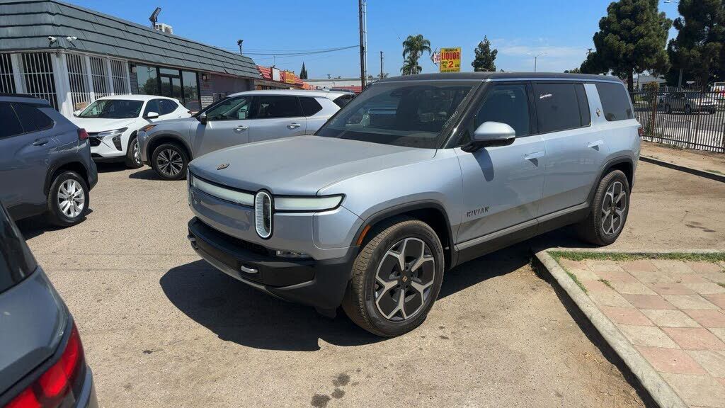 2024 RIVIAN R1S