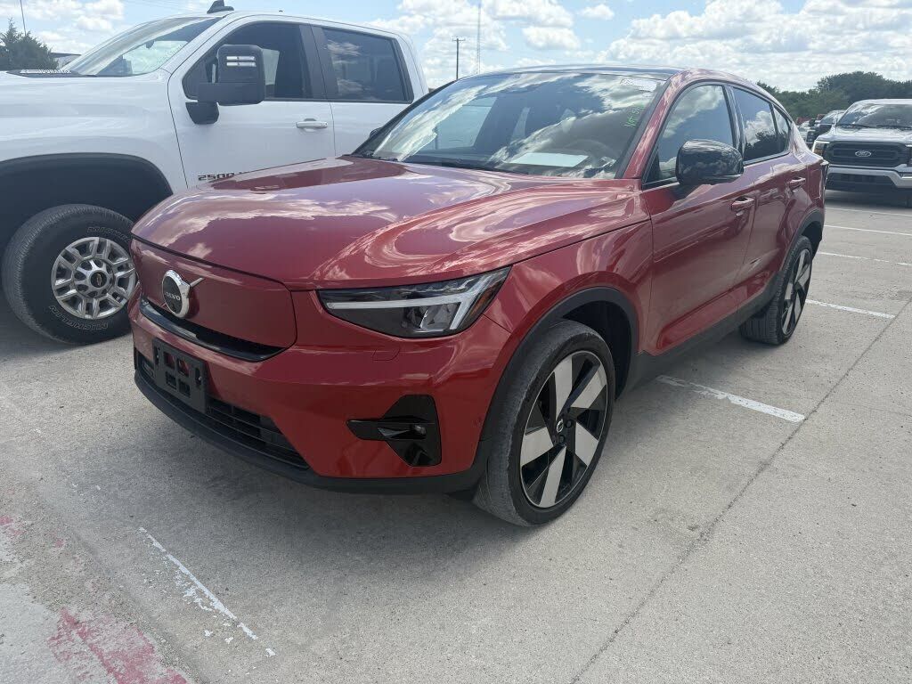2023 VOLVO C40