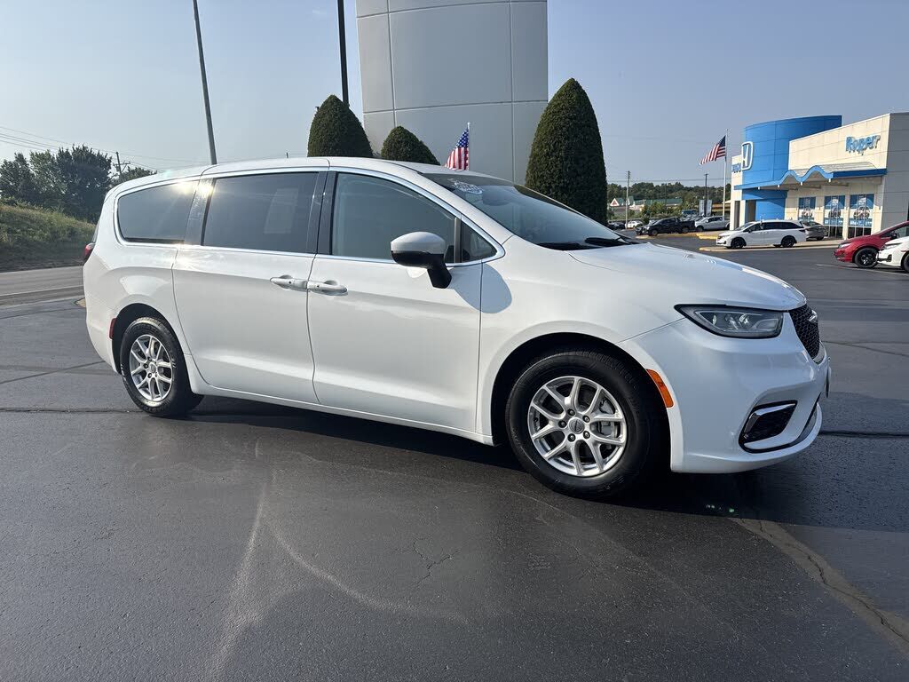 2023 CHRYSLER Pacifica