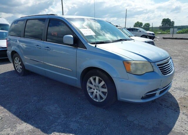 2013 CHRYSLER Town and Country