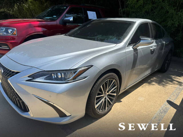 2025 LEXUS ES