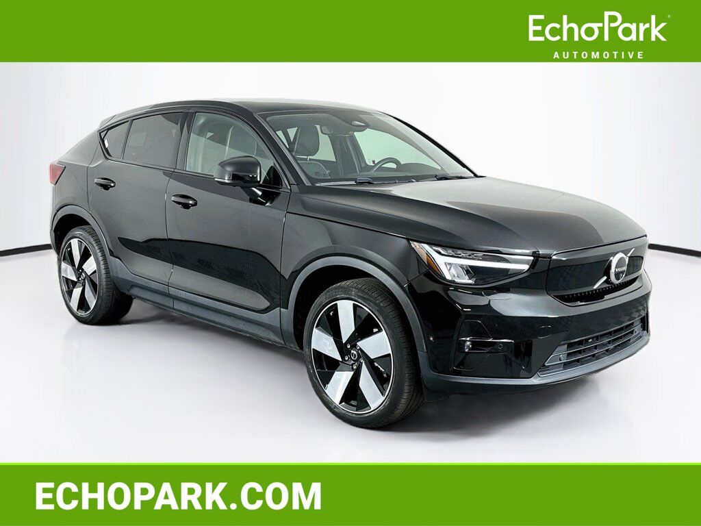 2022 VOLVO C40